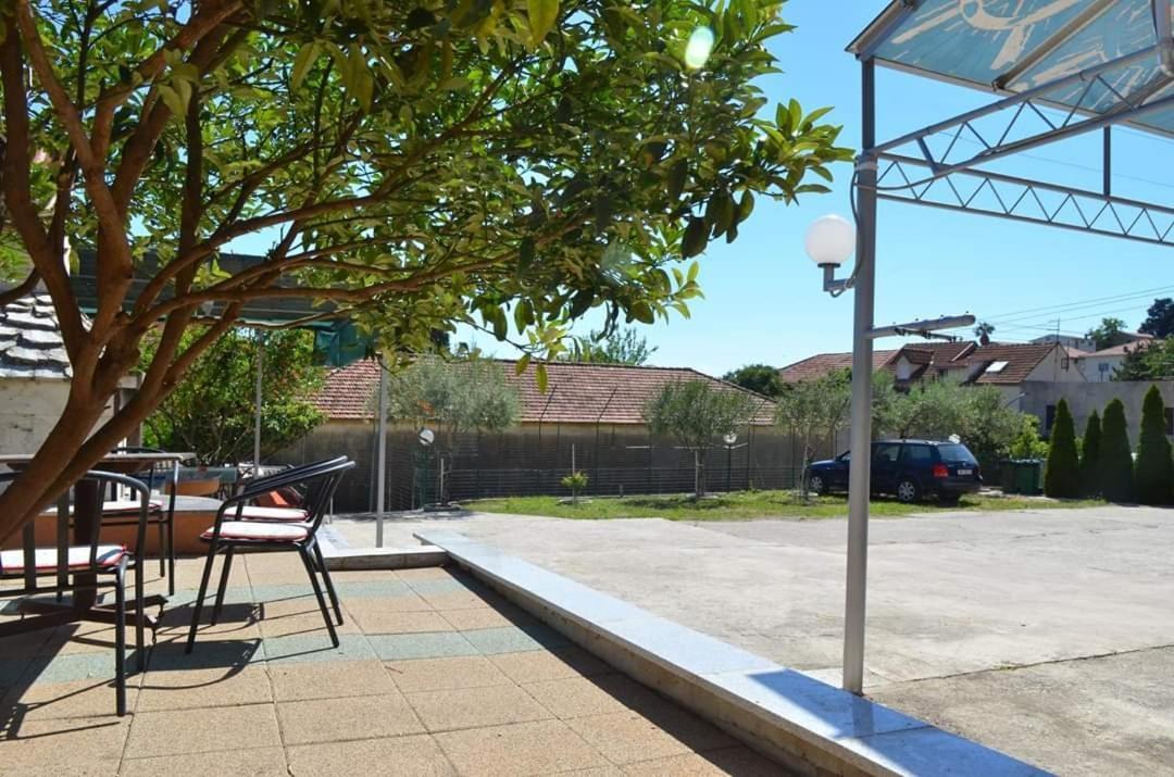 Apartments By The Sea Gradac, Makarska - 13681 Exterior photo