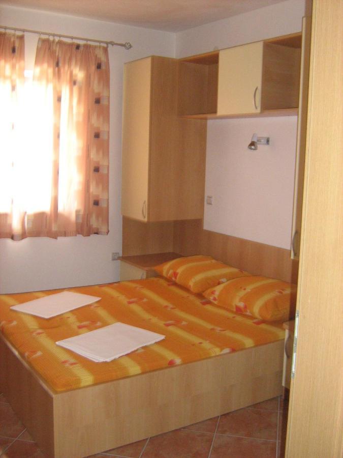 Apartments By The Sea Gradac, Makarska - 13681 Exterior photo