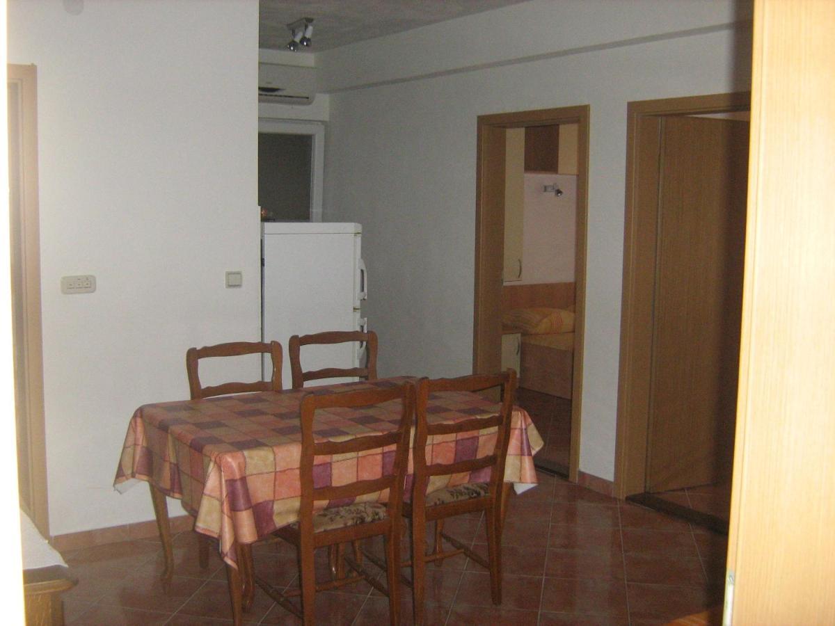 Apartments By The Sea Gradac, Makarska - 13681 Exterior photo
