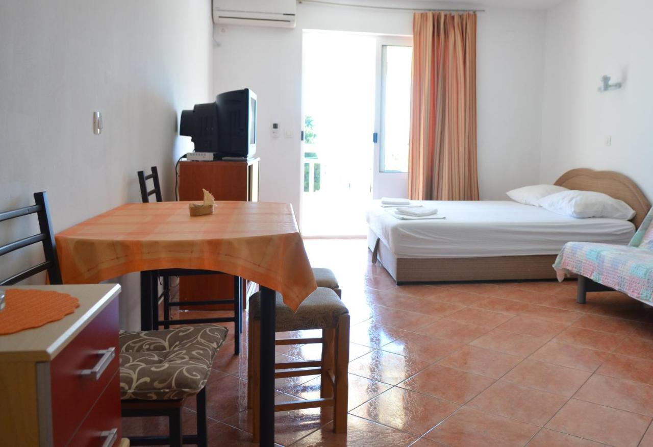 Apartments By The Sea Gradac, Makarska - 13681 Exterior photo