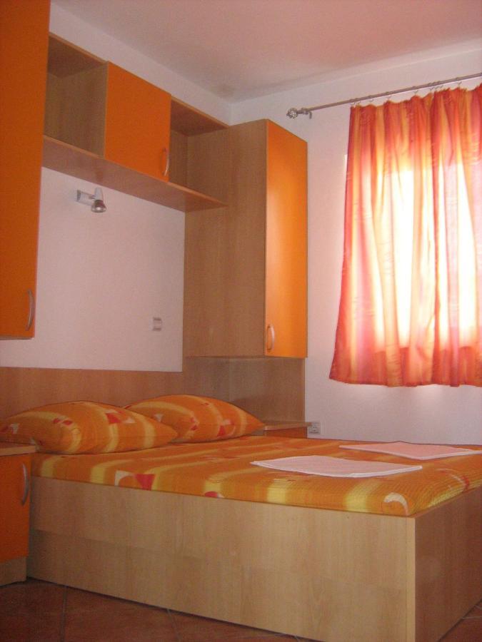 Apartments By The Sea Gradac, Makarska - 13681 Exterior photo
