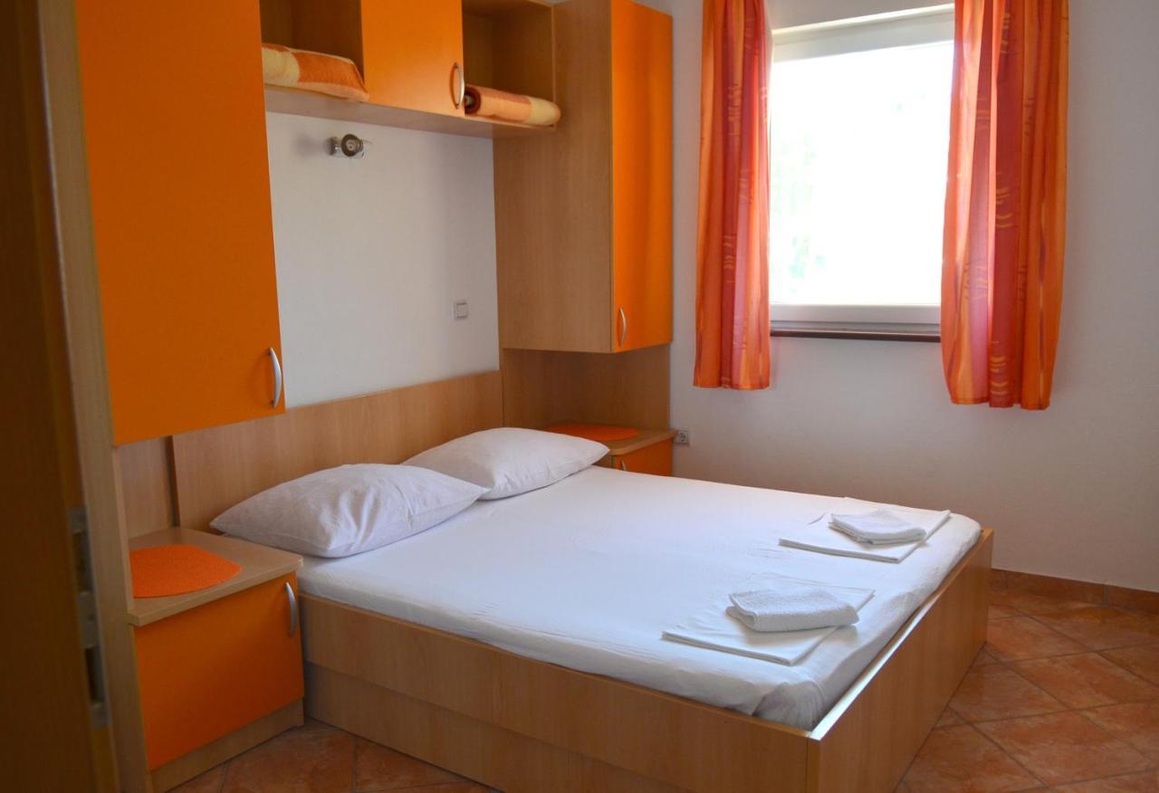 Apartments By The Sea Gradac, Makarska - 13681 Exterior photo