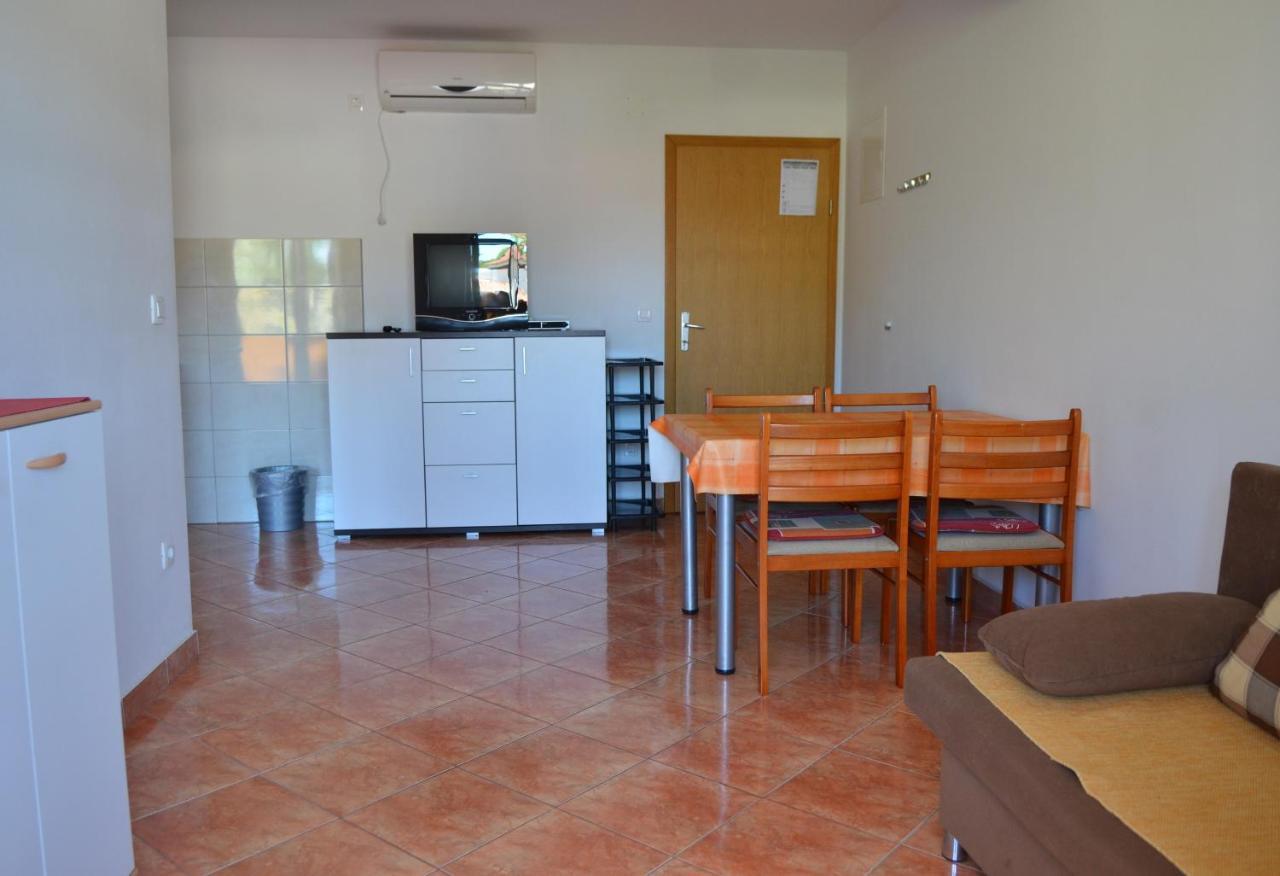 Apartments By The Sea Gradac, Makarska - 13681 Exterior photo