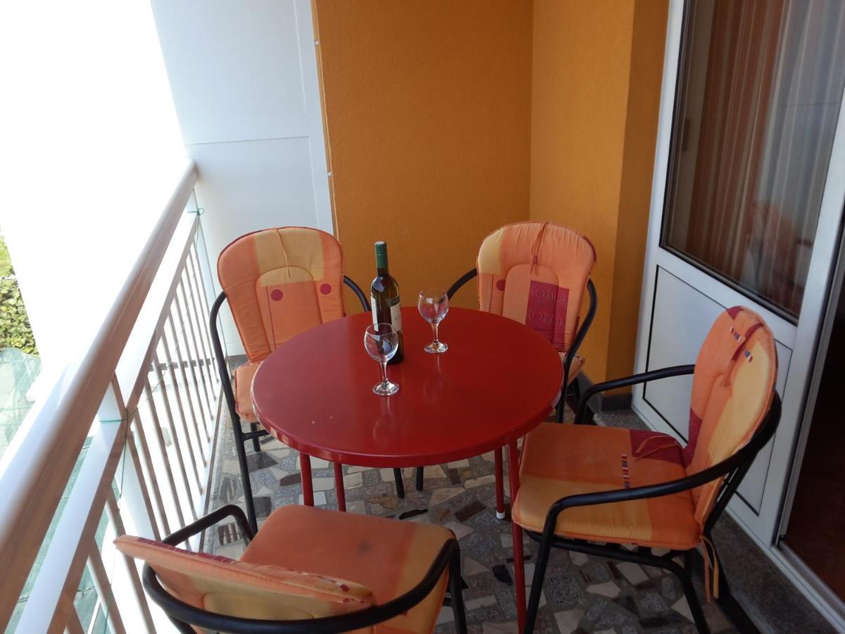Apartments By The Sea Gradac, Makarska - 13681 Exterior photo